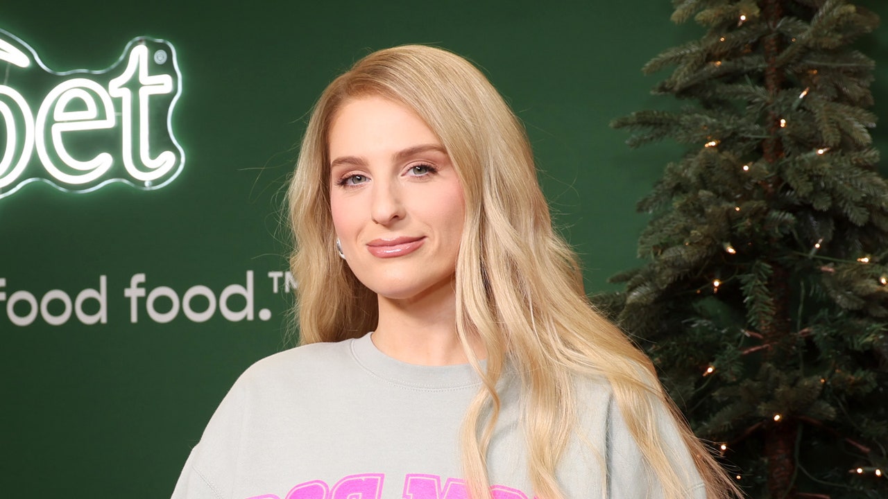 Meghan Trainor "çok fazla Botoks"tan sonra gülümseyemediğini söylüyor.