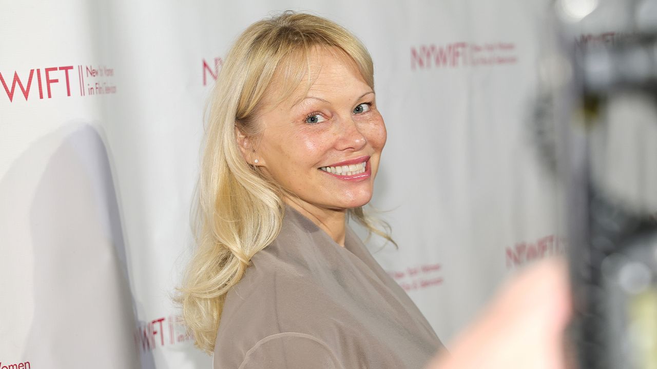 Met Gala 2025: Pamela Anderson A Bob ve Micro Pony çıkış
