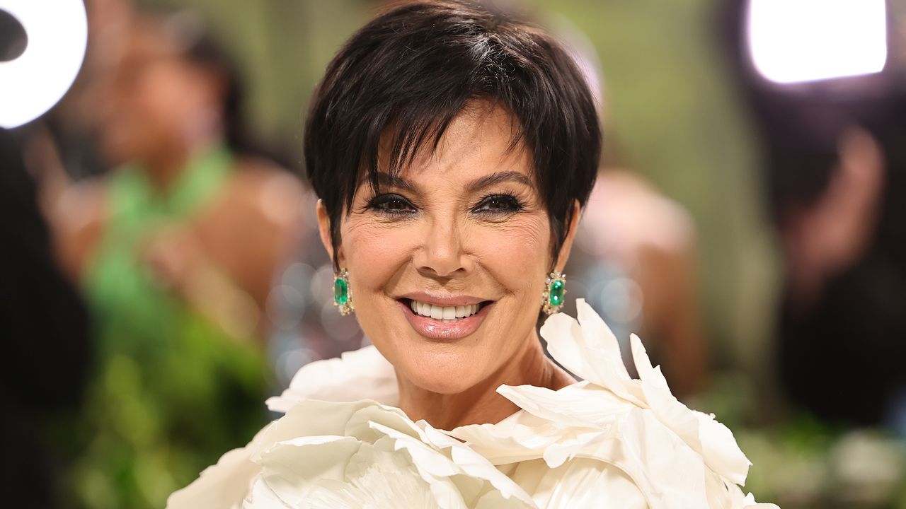 Kris Jenner platin sarısı bobuyla tamamen farklı görünüyor